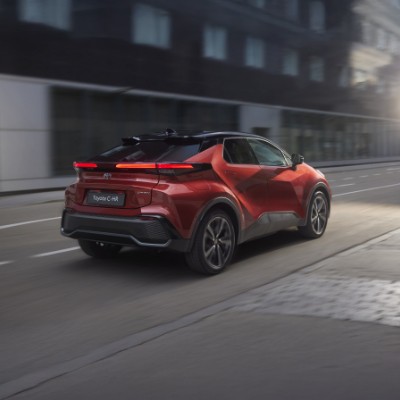 Jeśli hybryda plug-in, to od Toyoty. Marka liderem rynku PHEV